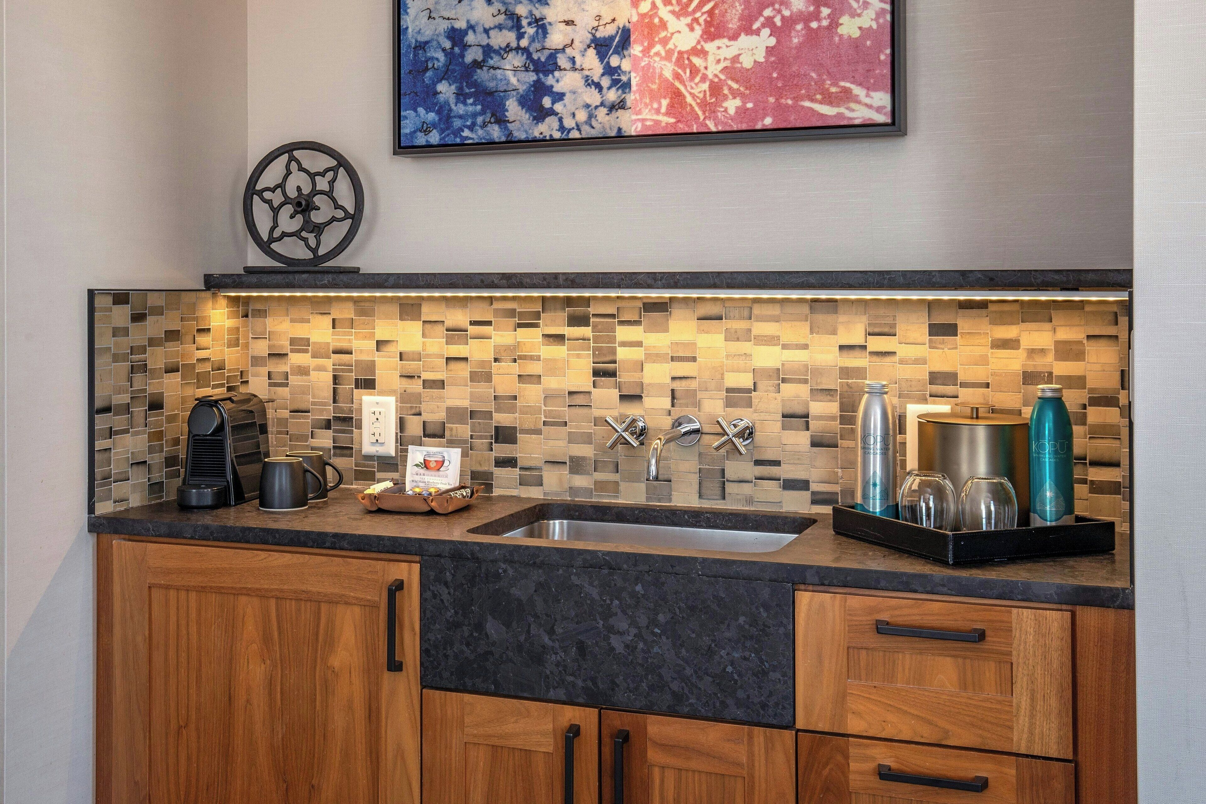 premium room, 1 king bed with sofa bed, balcony | bar (on property) | 2 bars/lounges