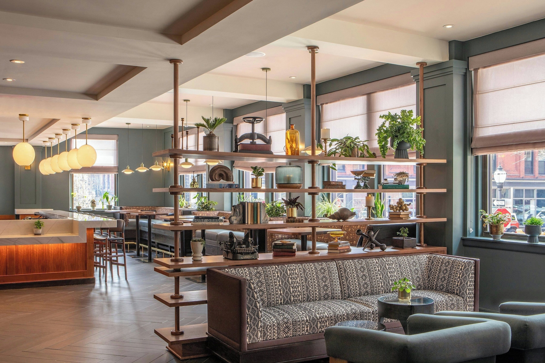 Breakfast, lunch, dinner served; American cuisine