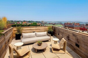 Royal Suite, 1 Bedroom | Frette Italian sheets, hypo-allergenic bedding, pillowtop beds