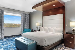 高档床上用品、羽绒被、加厚床垫、客房内保险箱