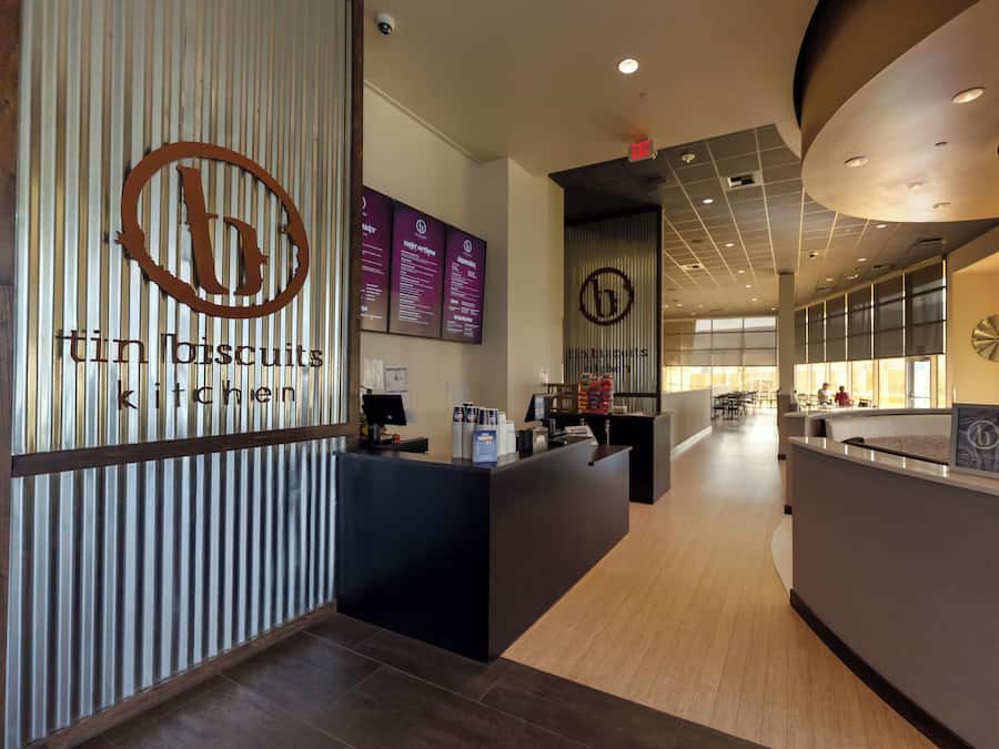 2 restaurants, breakfast, lunch, dinner served; American cuisine