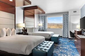 Premium bedding, down duvets, pillow-top beds, in-room safe - 12 Tribes Omak Casino Hotel  (Omak)