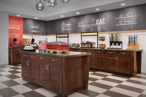 Free daily buffet breakfast  - Hampton Inn & Suites Vero Beach Downtown (Vero Beach)