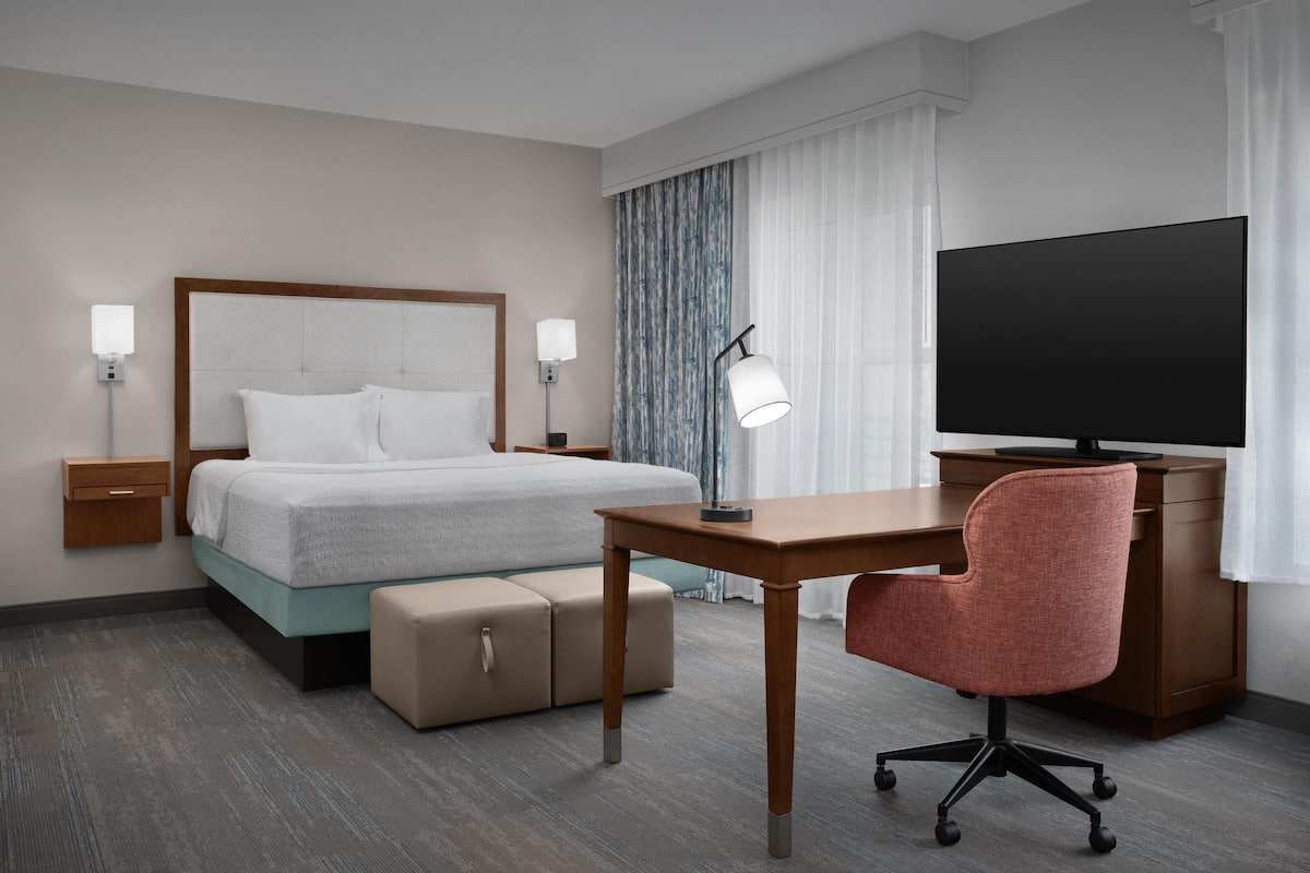 desk, blackout curtains, iron/ironing board, free wifi