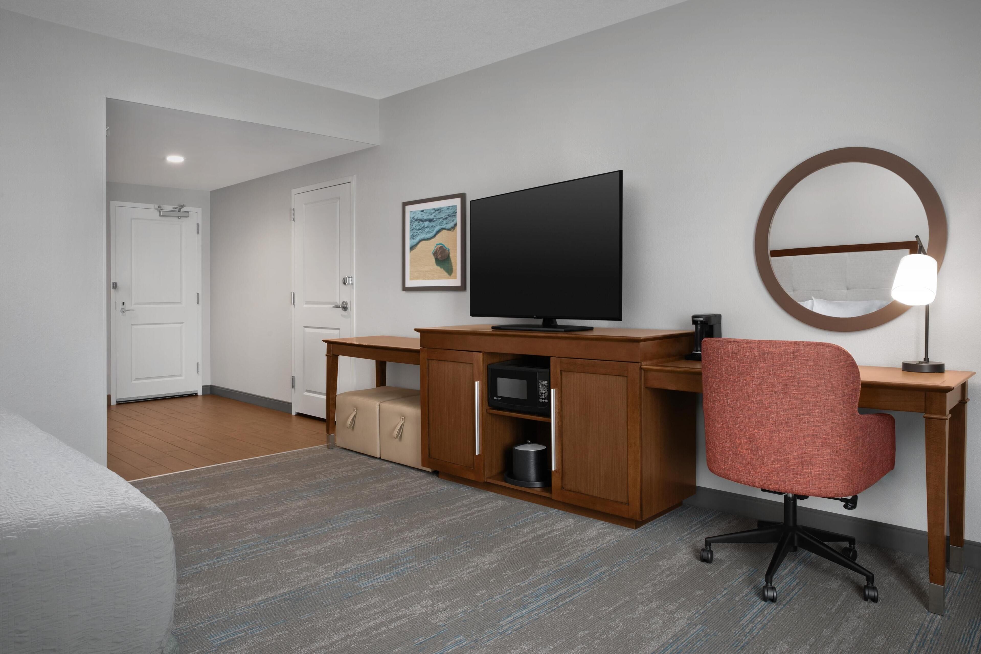 room, 1 king bed, accessible | desk, blackout curtains, iron/ironing board, free wifi