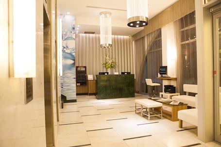 Lobby. Wyndham Garden Brooklyn Sunset Park