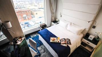 Premium bedding, in-room safe, desk, laptop workspace