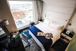 Premium bedding, in-room safe, desk, laptop workspace - Wyndham Garden Brooklyn Sunset Park (Brooklyn)