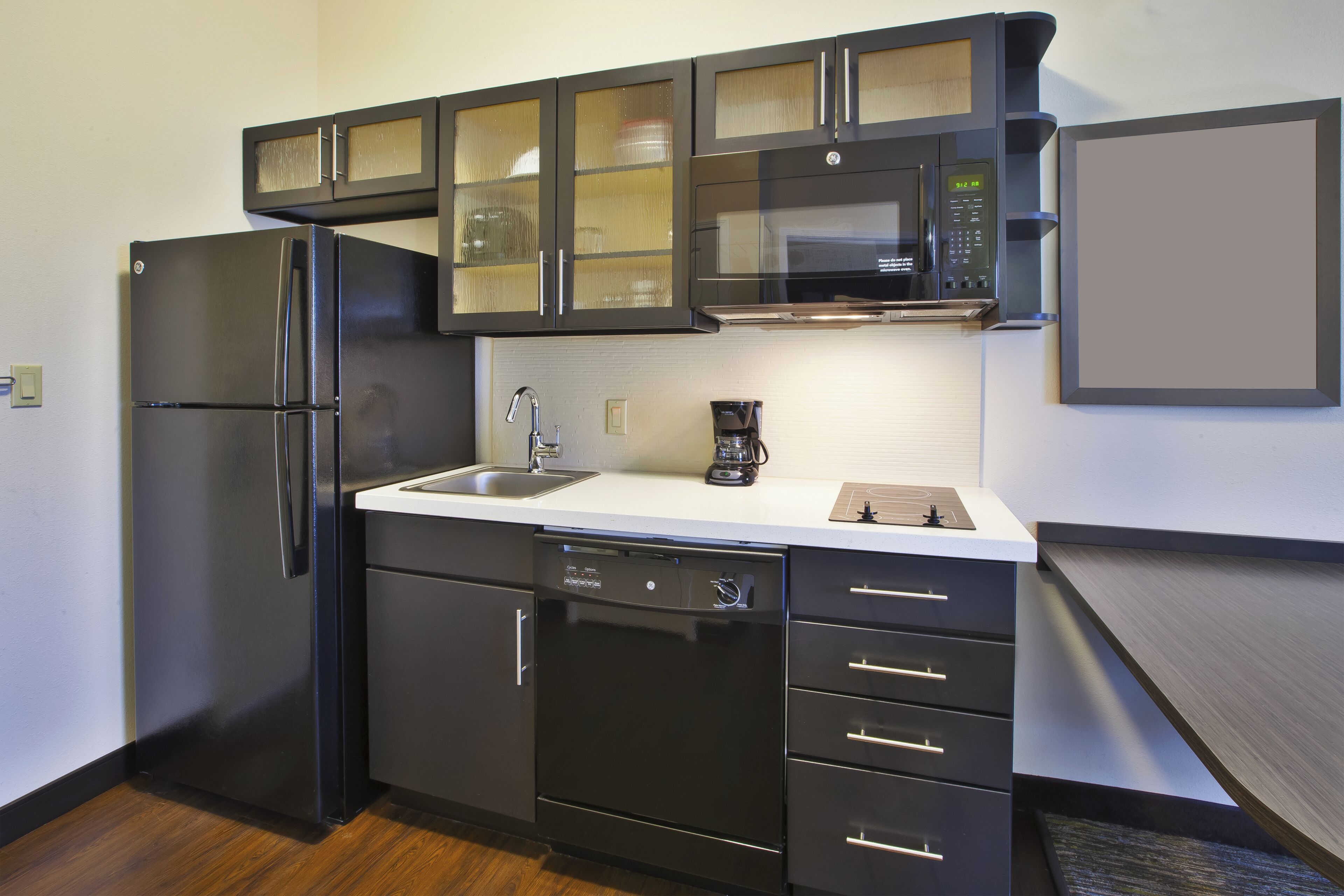 ผ้าม่านกันแสง, ห้องเก็บเสียง, เตารีด/โต๊ะรีดผ้า, เปล/เตียงเด็กอ่อน (ฟรี)