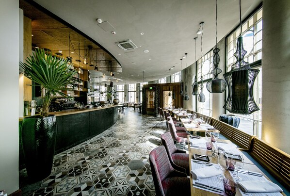 Serveert ontbijt, lunch, diner, Scandinavische gerechten