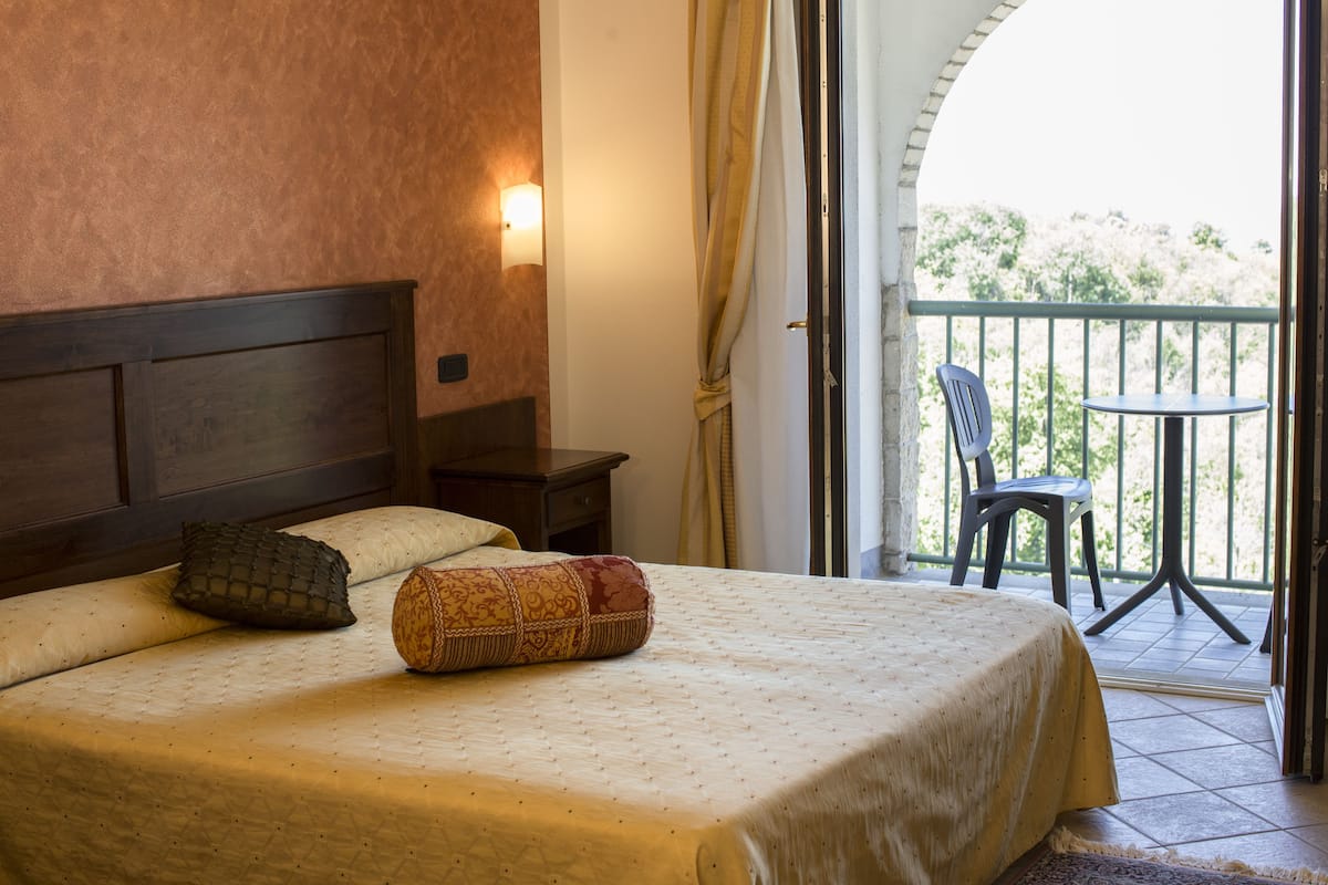 In-room safe, desk, laptop workspace, free WiFi