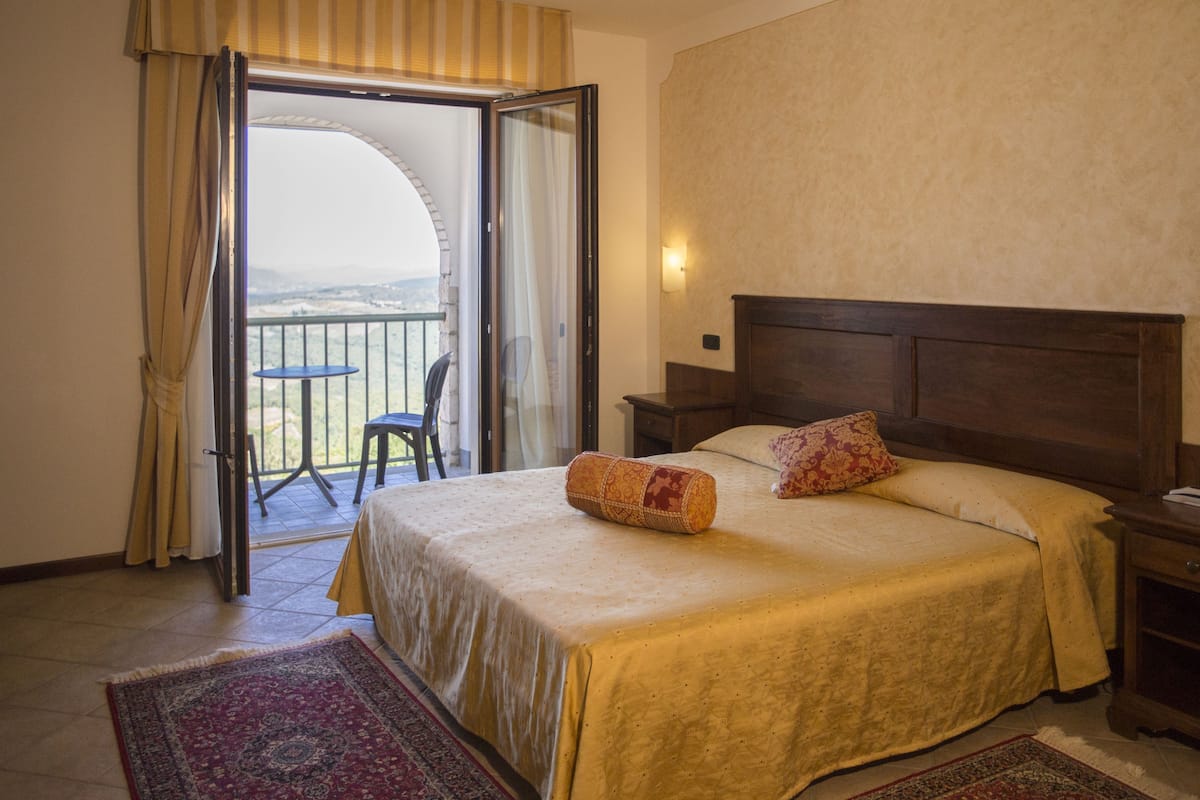 In-room safe, desk, laptop workspace, free WiFi