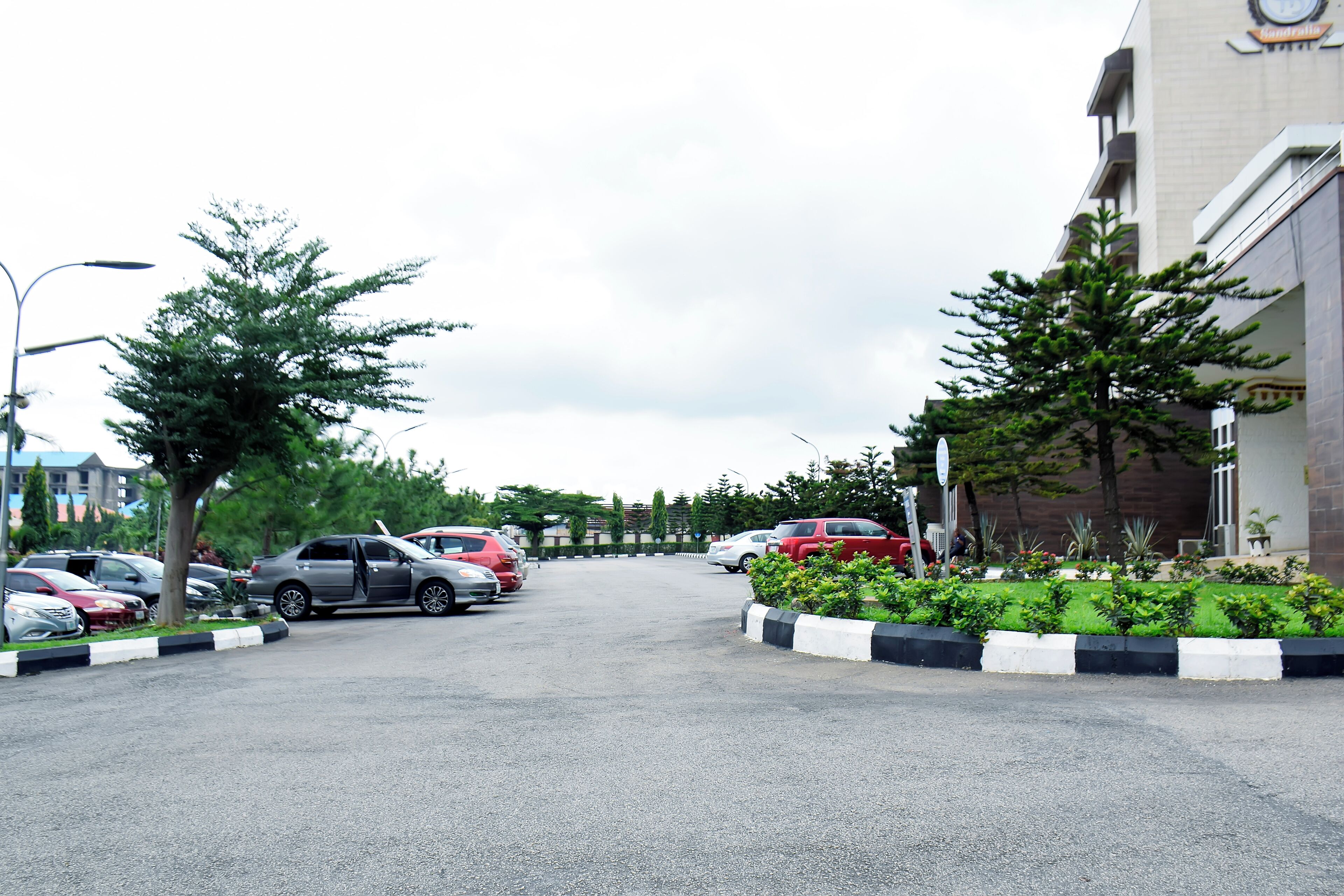 المنشأة من الخارج