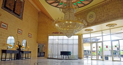 Sandralia Hotel