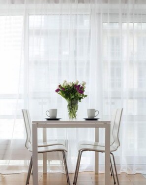 Deluxe Apartment | In-room dining