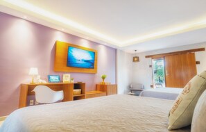 Habitación Deluxe | Minibar, caja de seguridad en la habitación y decoración personalizada 