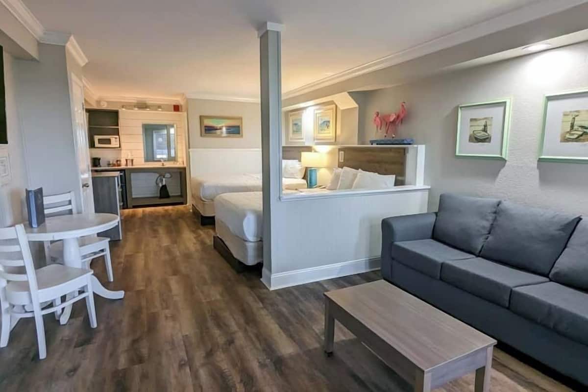 Chambre Deluxe, plusieurs lits, non-fumeurs | Fer et planche à repasser, lits pliants/supplémentaires, Wi-Fi gratuit
