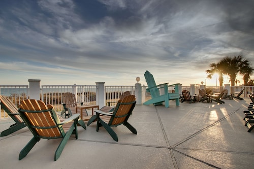 Islander Hotel & Resort