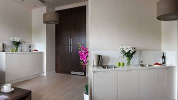 1 bedroom, Egyptian cotton sheets, premium bedding, blackout curtains