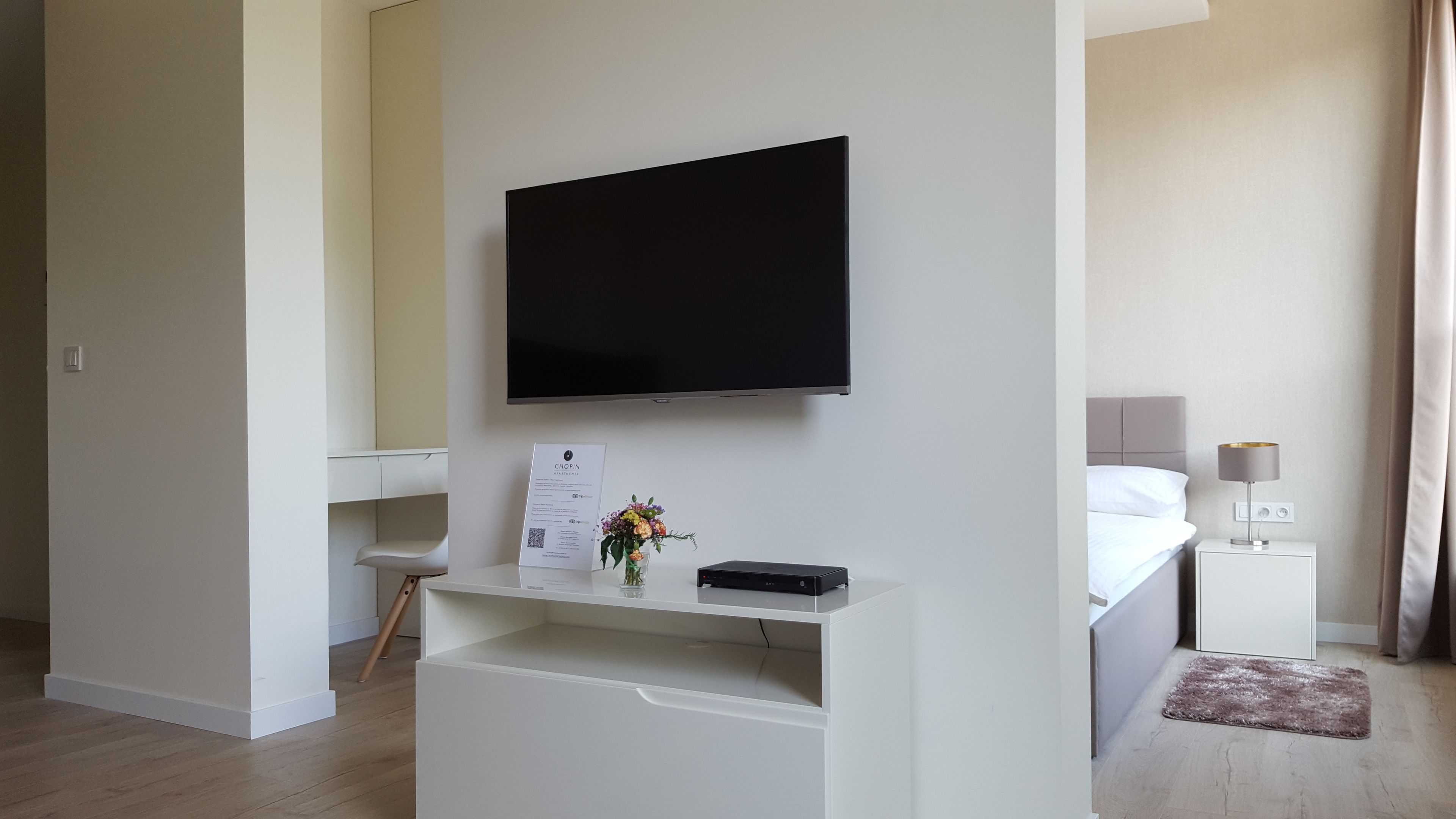 suite | living room | 42-inch flat-screen tv with cable channels, tv