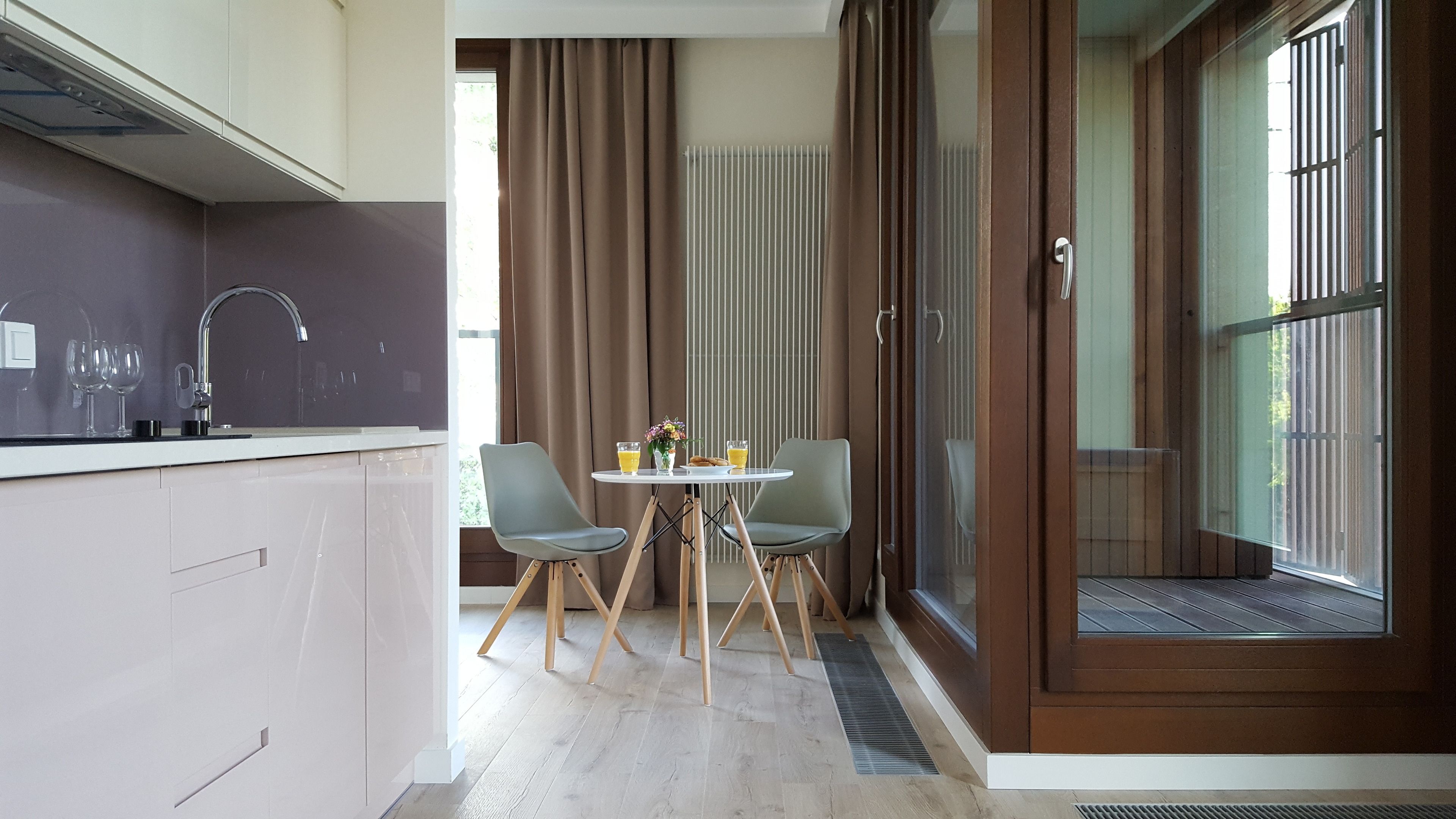 daily continental breakfast (pln 35 per person)