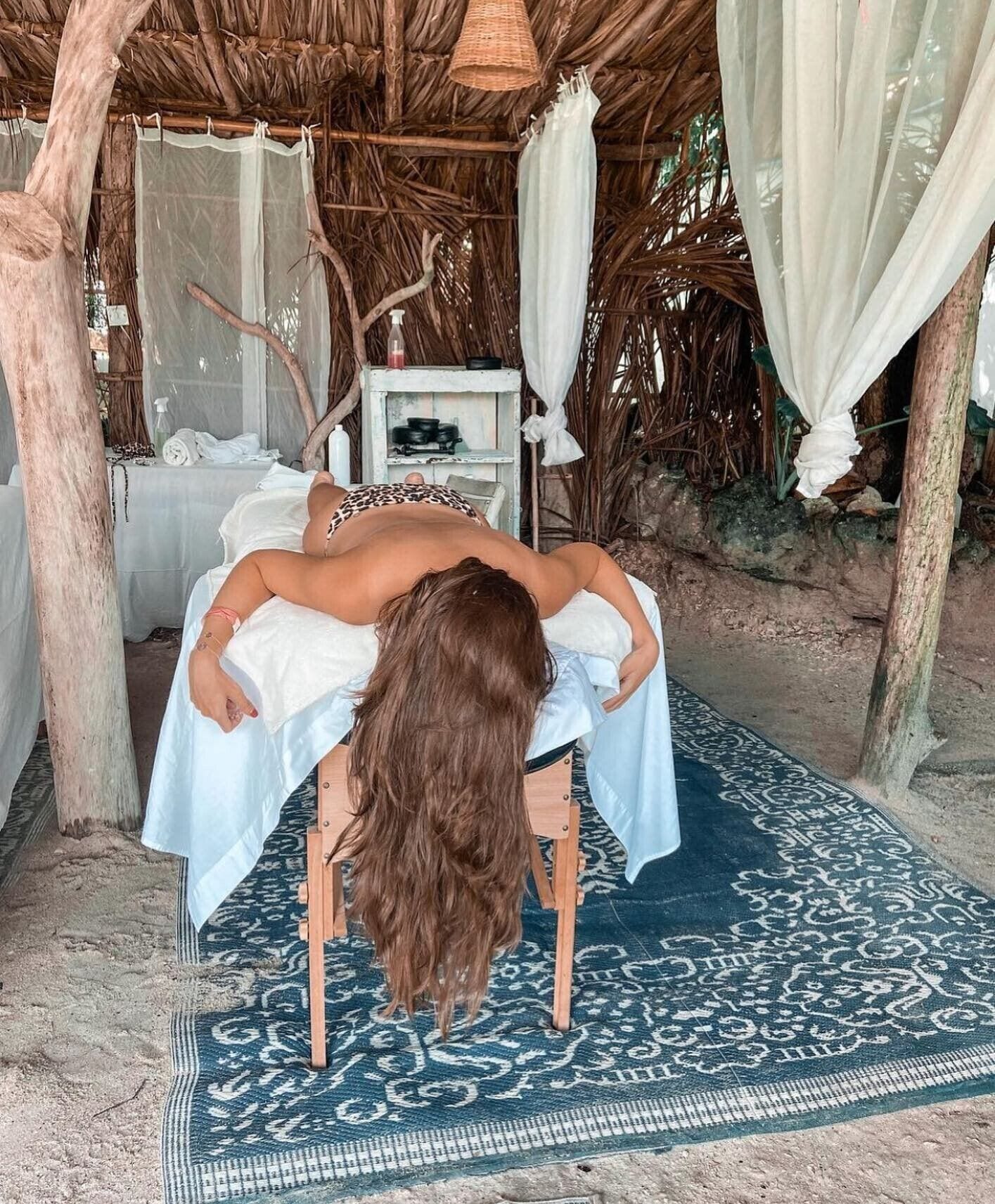 couples treatment room(s), deep-tissue massages, massages on the beach