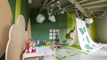 Khu vui chơi trẻ em - trong nhà