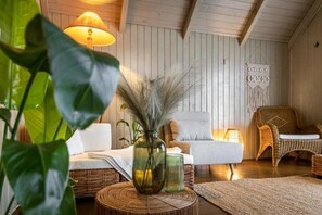 Habitación doble superior (Area 2) | Minibar, caja de seguridad en la habitación, camas extra y wifi gratis