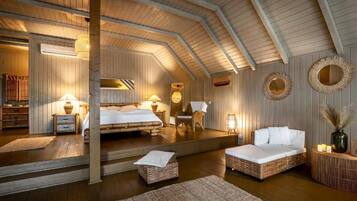 Minibar, in-room safe, free WiFi, bed sheets