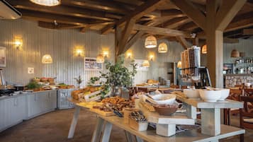 Free daily buffet breakfast