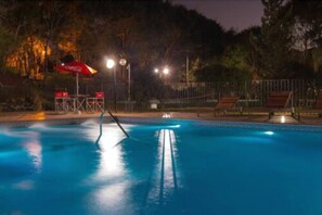 Piscina externa, barracas de cortesia
