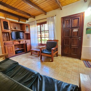 Deluxe Bungalow (10 people) | Living area - El Refugio del Mensú (Puerto Iguazú)