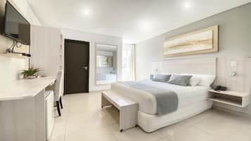 Habitacion matrimonial | 高級寢具、迷你吧、房內夾萬、書桌