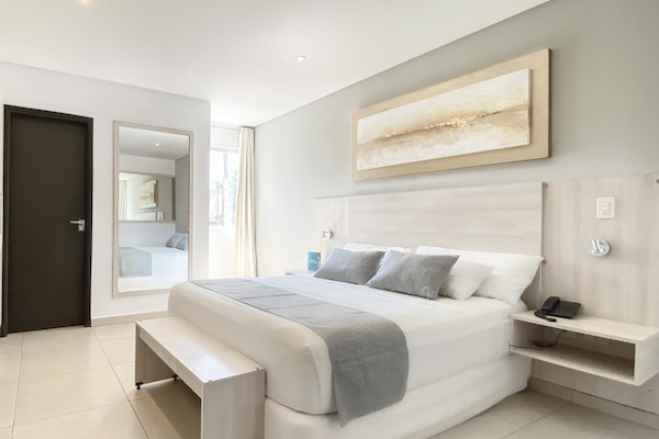 Habitacion matrimonial | Premium bedding, minibar, in-room safe, desk