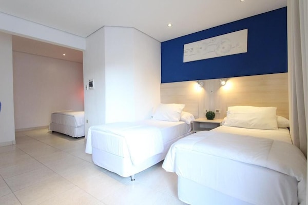 Ropa de cama de alta calidad y minibar