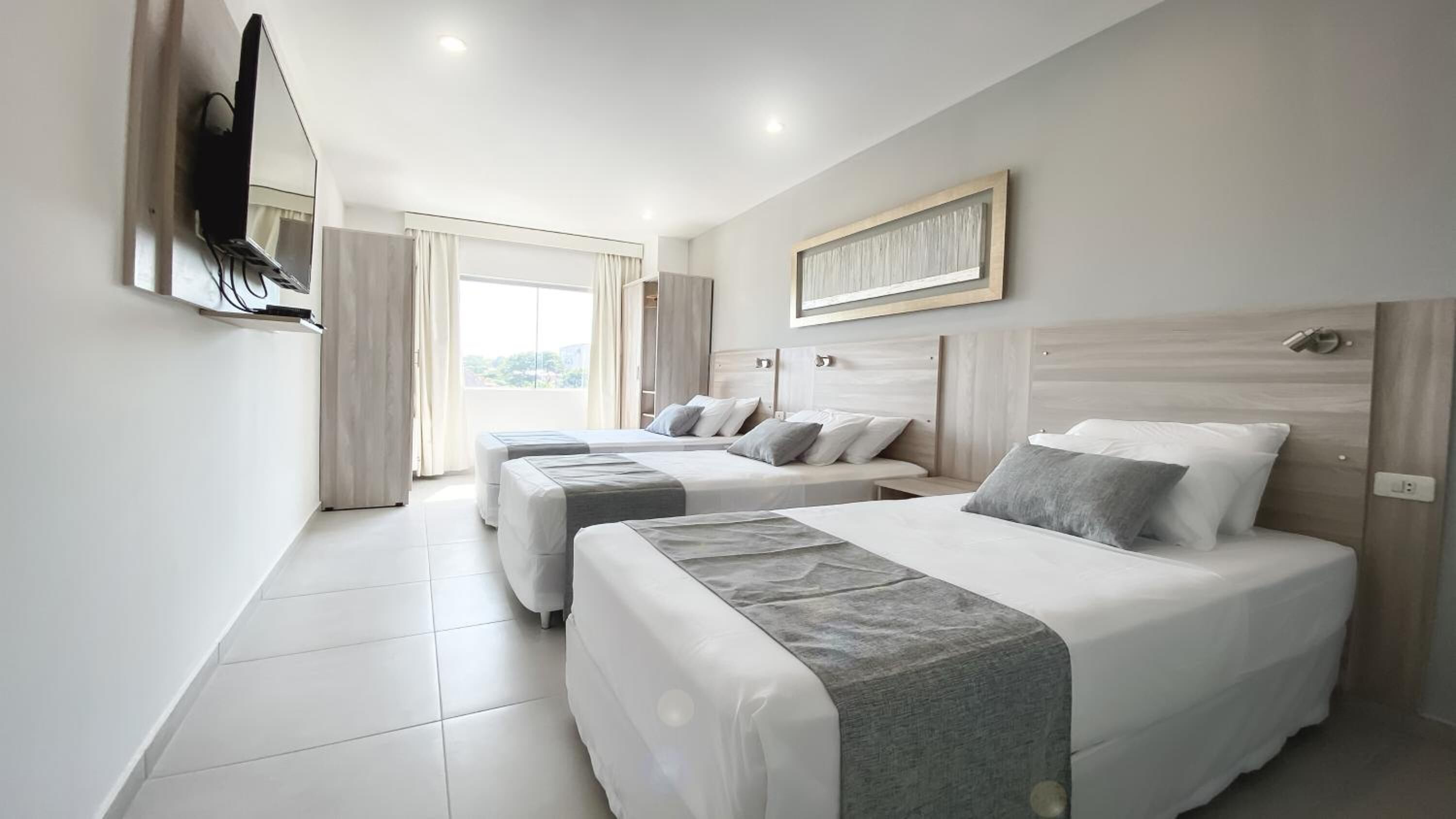 habitacion cuadruple | premium bedding, minibar, in-room safe, desk