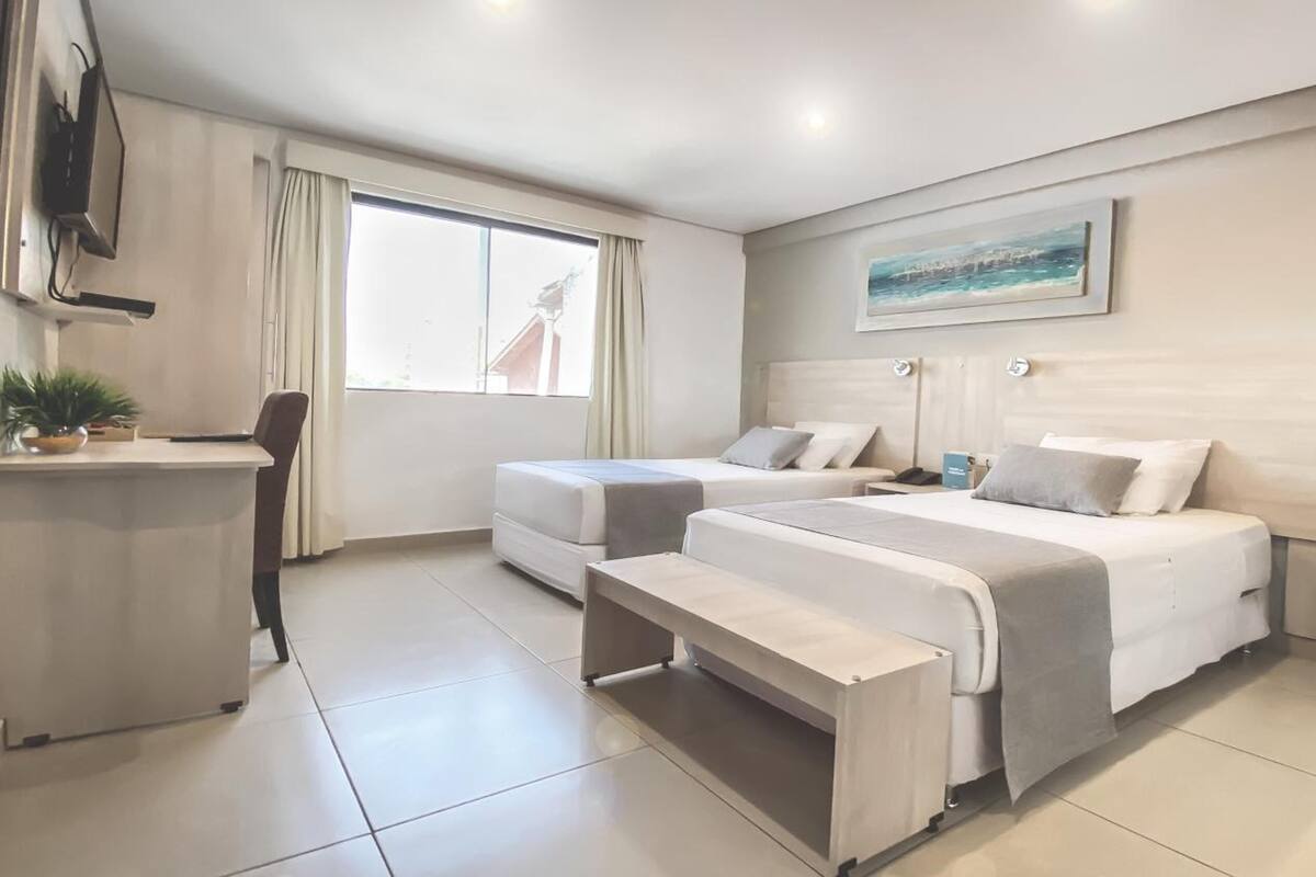 Habitacion doble | 高級寢具、迷你吧、客房內保險箱、書桌