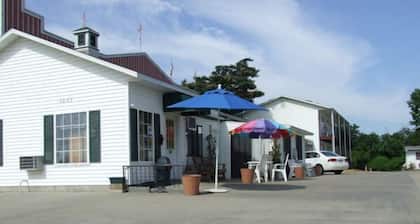 The Skyline Motel