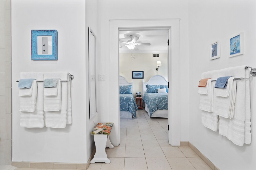 Bay Town Inn by null