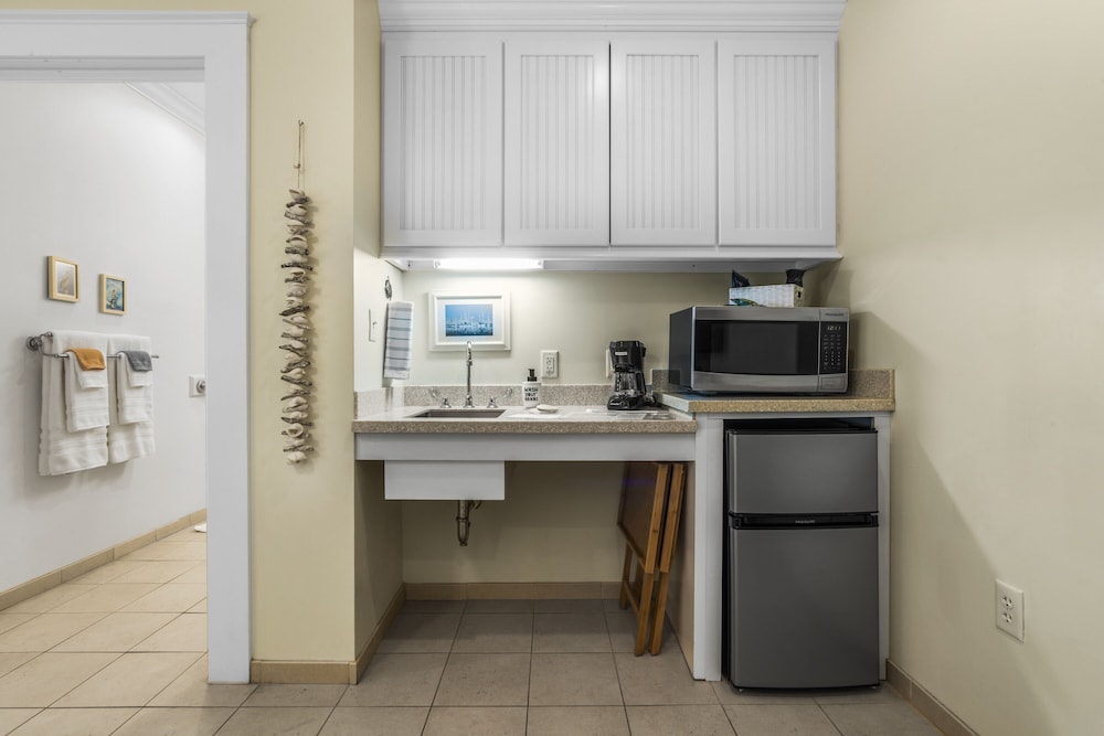 Bay Town Inn by null