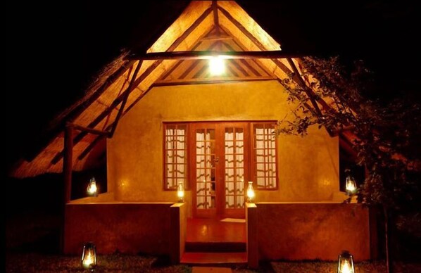 Deluxe Room, 1 Bedroom | Soundproofing, bed sheets