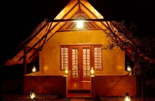 Deluxe Room, 1 Bedroom | Soundproofing, bed sheets
