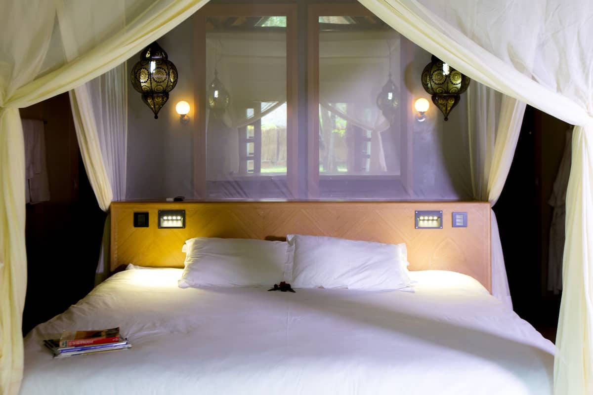 3 bedrooms, soundproofing, bed sheets