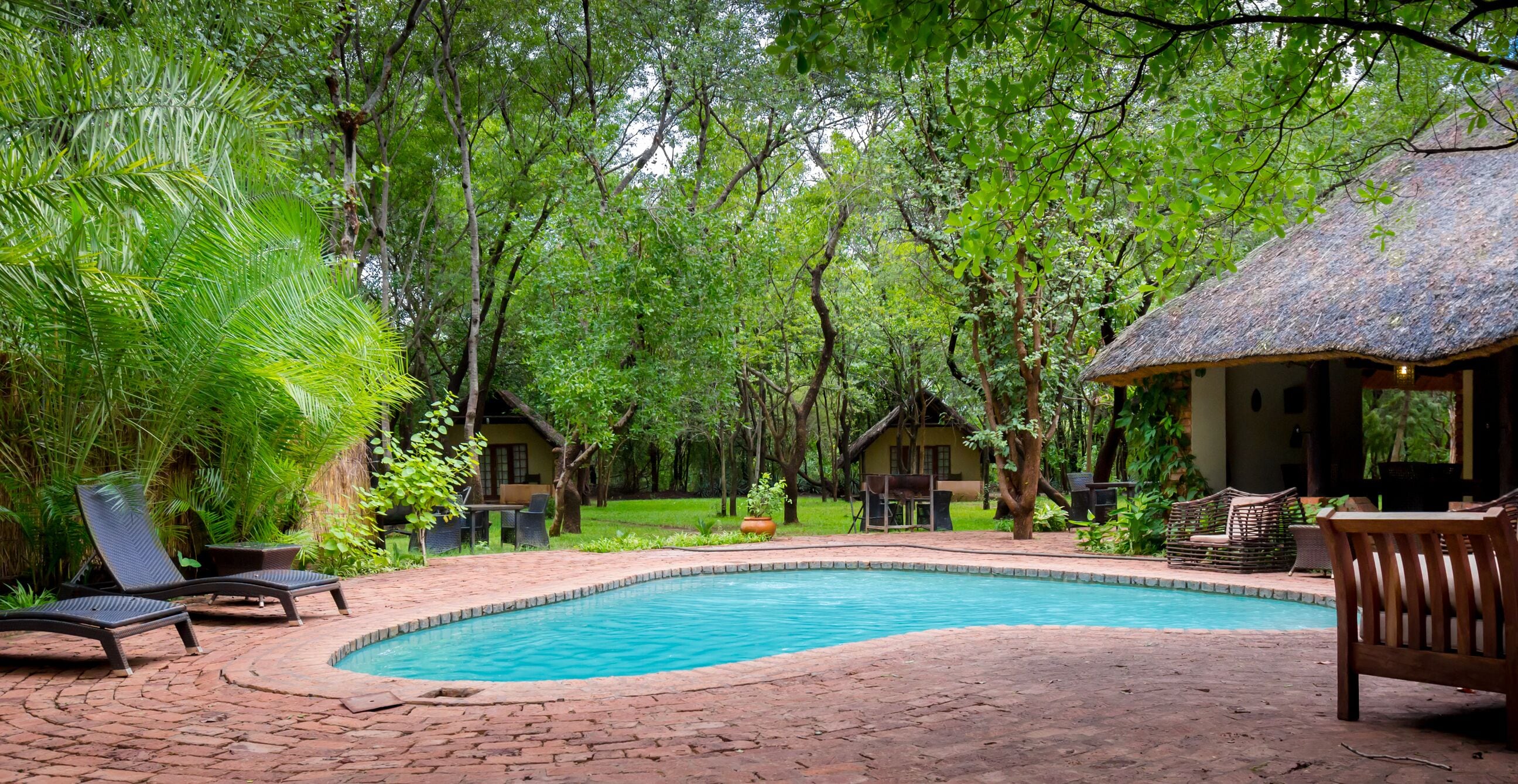 Außenpool, Liegestühle