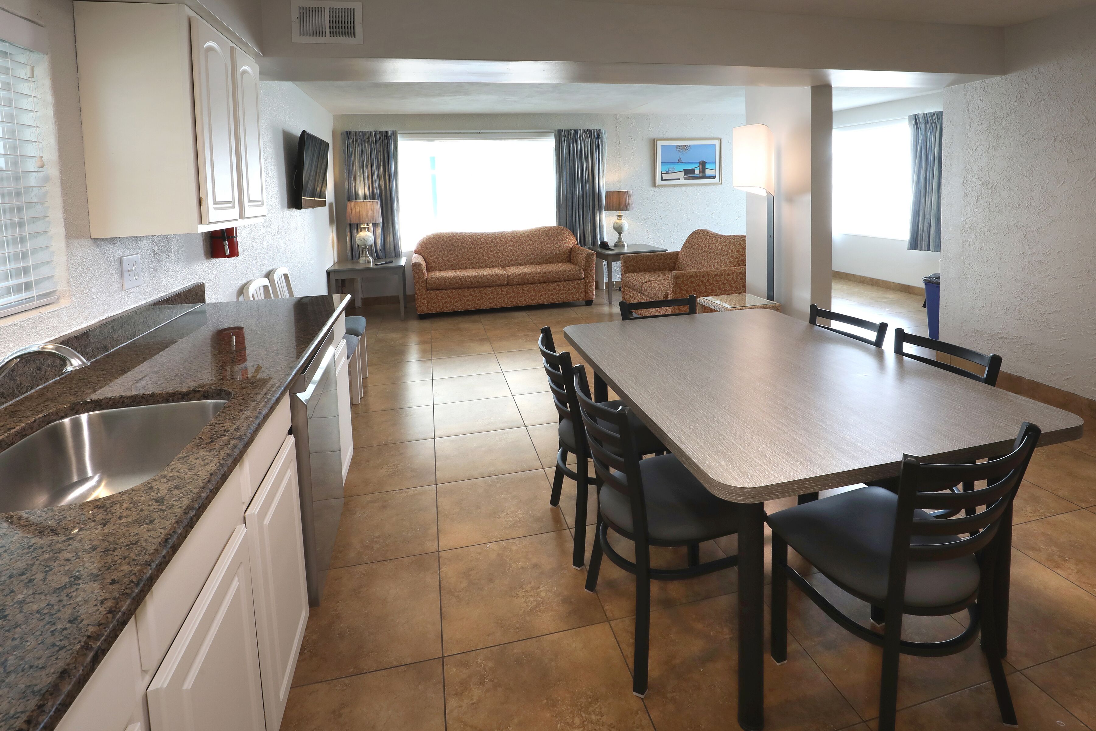 2 Bedroom Kitchen Suite (Unit R) | Living area