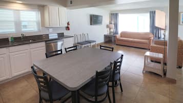 2 Bedroom Kitchen Suite (Unit R) | In-room safe, iron/ironing board, free WiFi, bed sheets