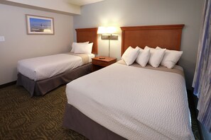In-room safe, iron/ironing board, free WiFi, bed sheets - Biscayne Family Resort (Wildwood Crest)