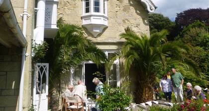 Lisle Combe