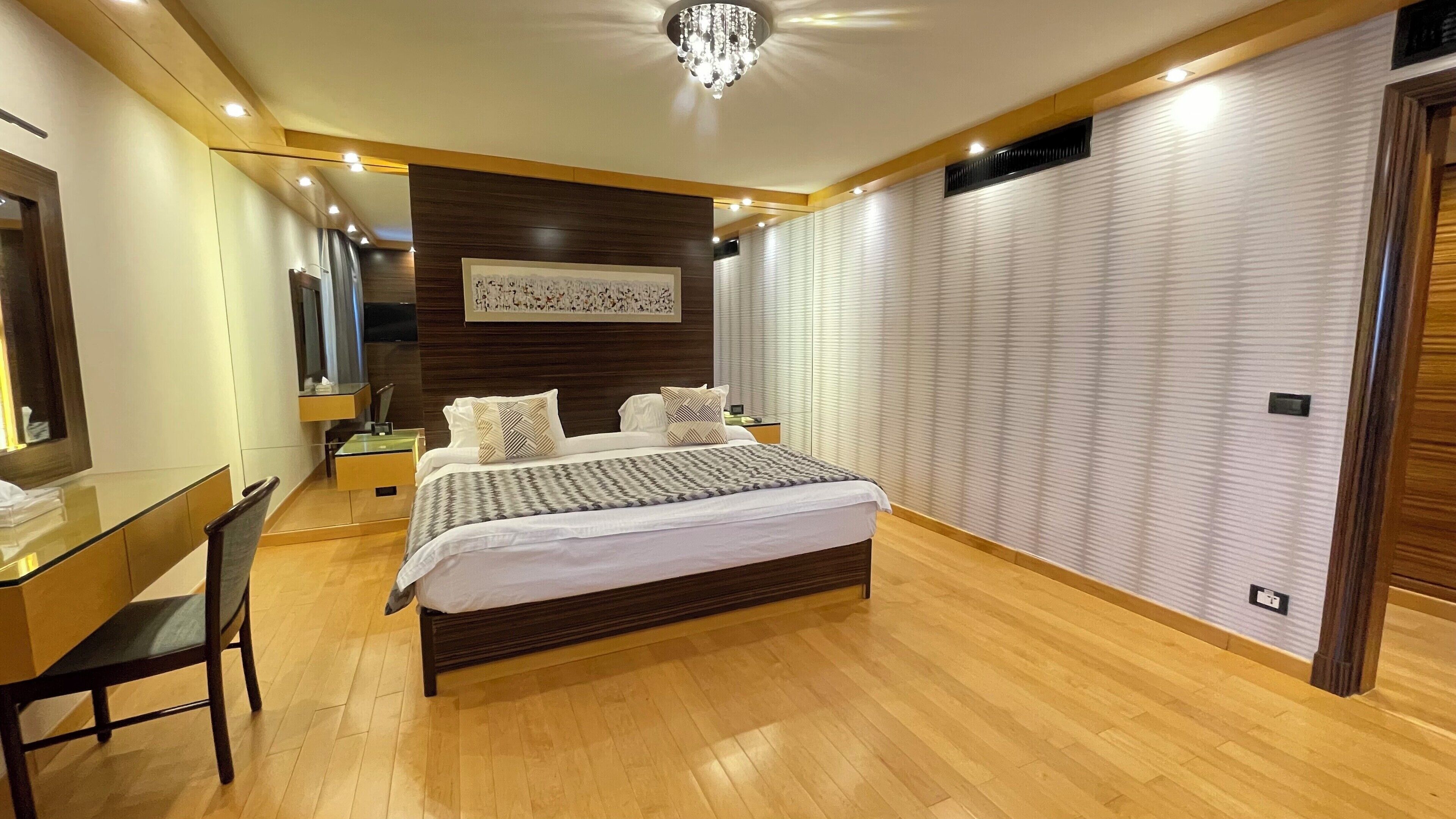 Presidential Suite | 1 bedroom, free minibar, in-room safe, desk