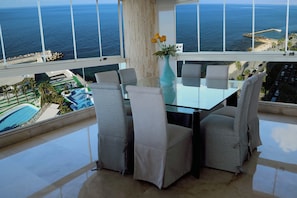 Penthouse | Essbereich im Zimmer